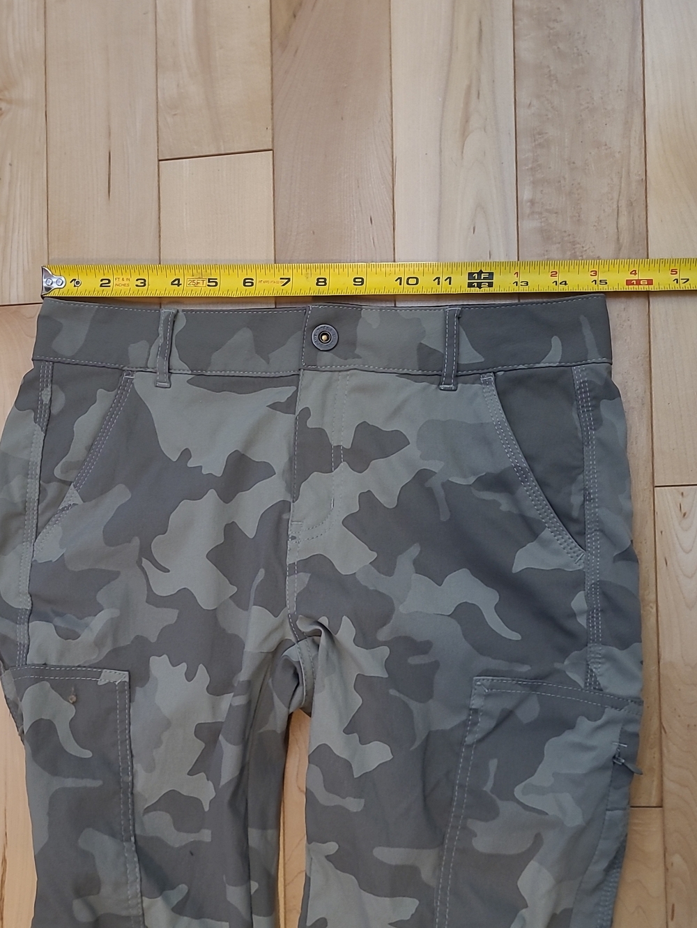 PrAna Women's Size 4 Green Camo Cargo Jogger Capris - Picture 4 of 6